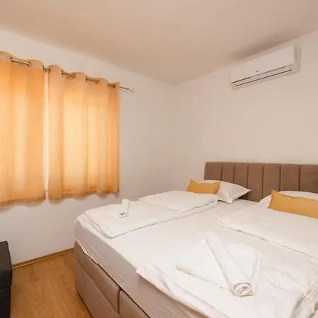 Вилла With Private Exit To The And Heated Pool